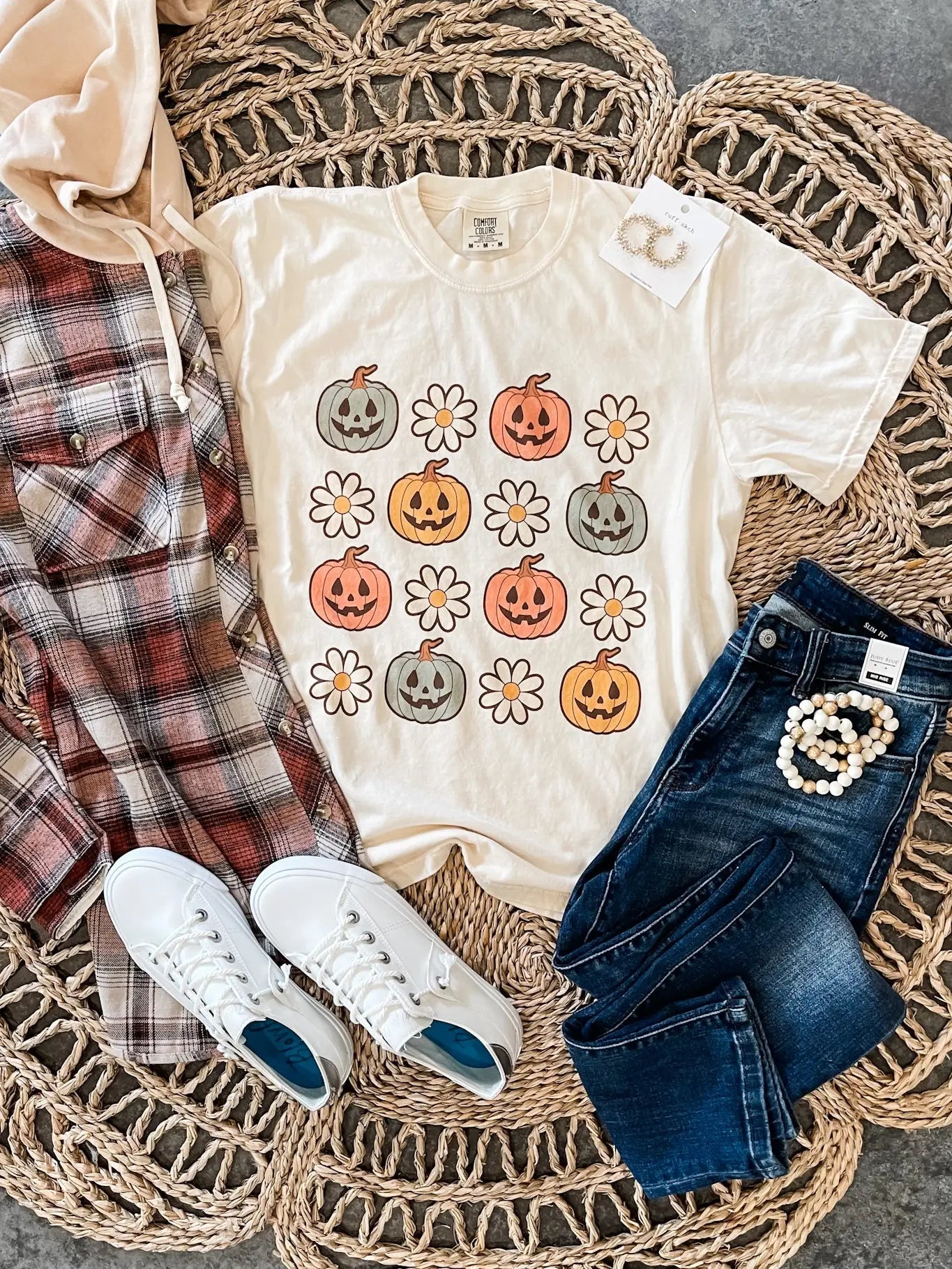 Jack-o-lantern daisy tee